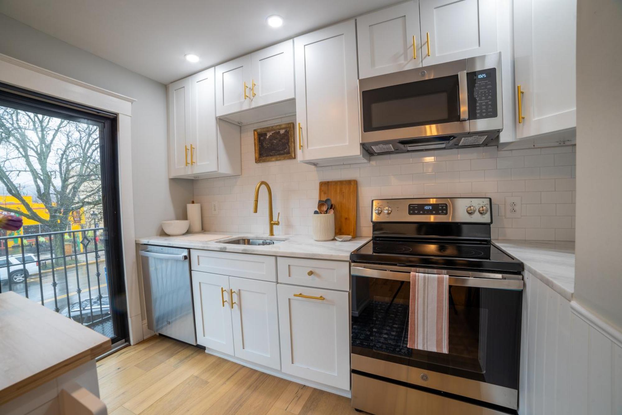 Apartment Prime Location On Main Street