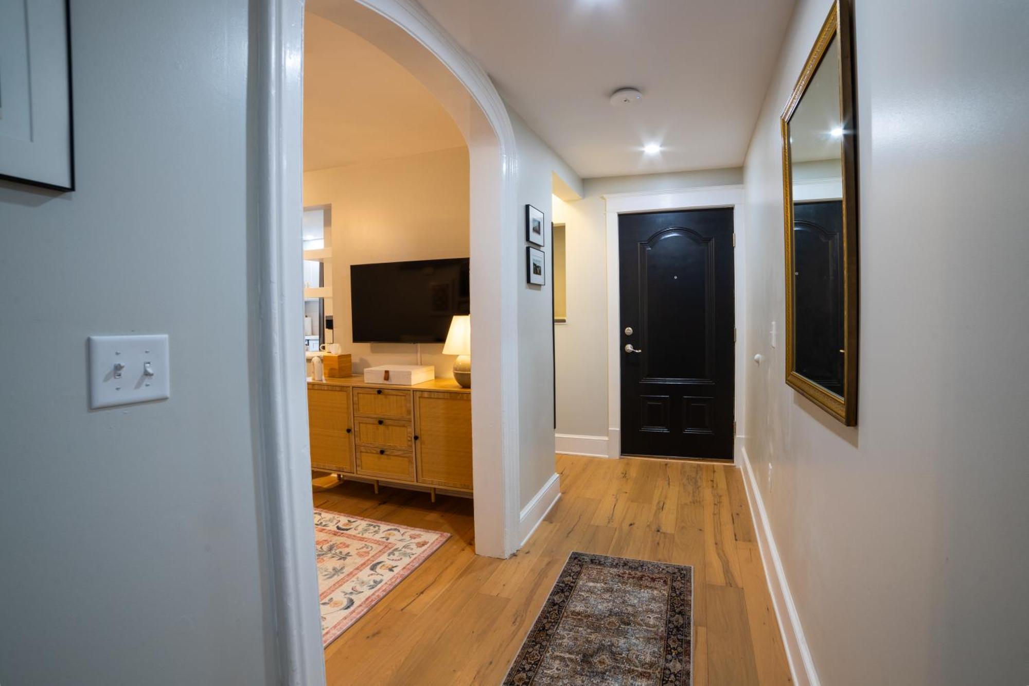Apartment Prime Location On Main Street