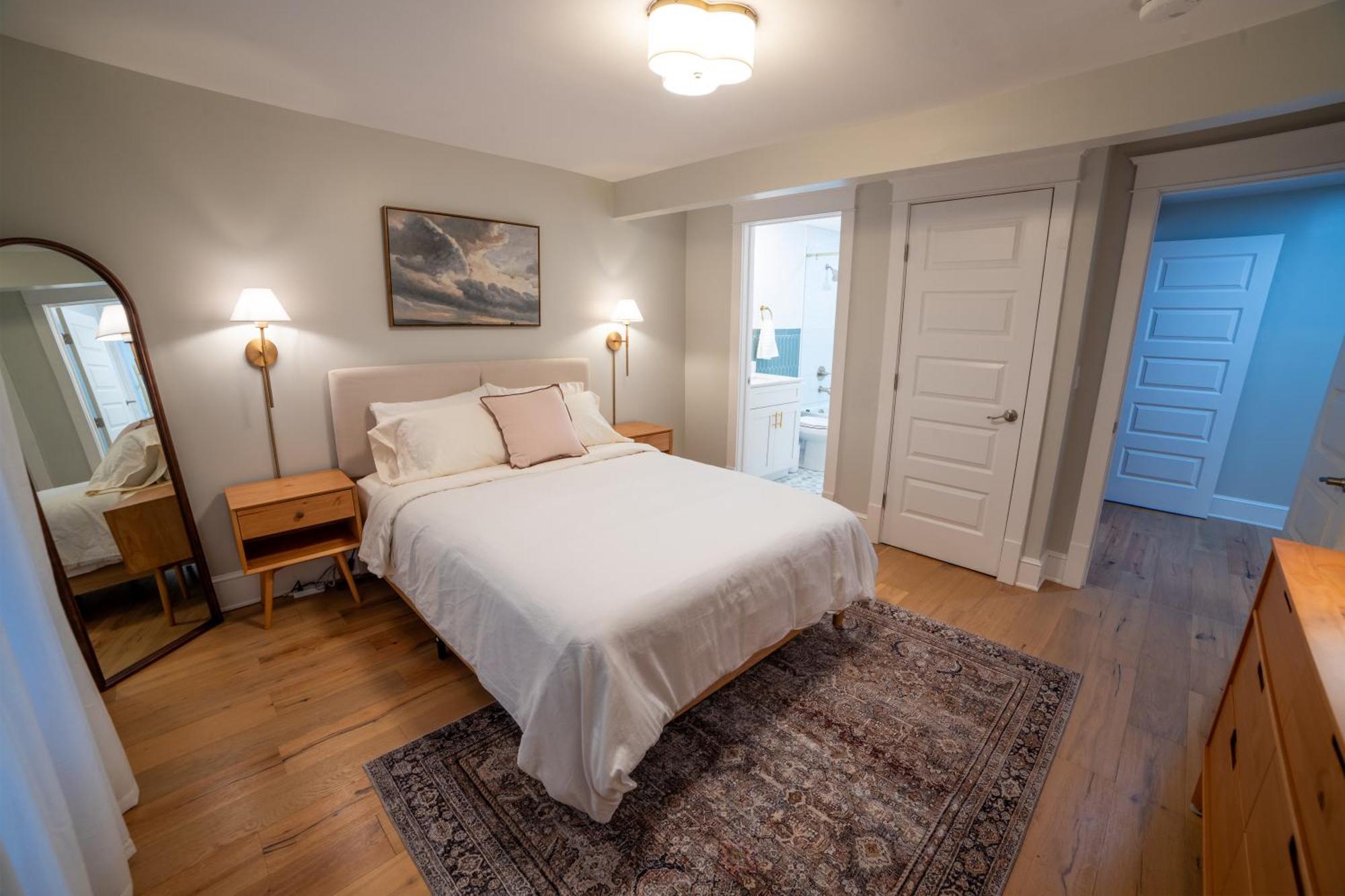 Apartment Prime Location On Main Street