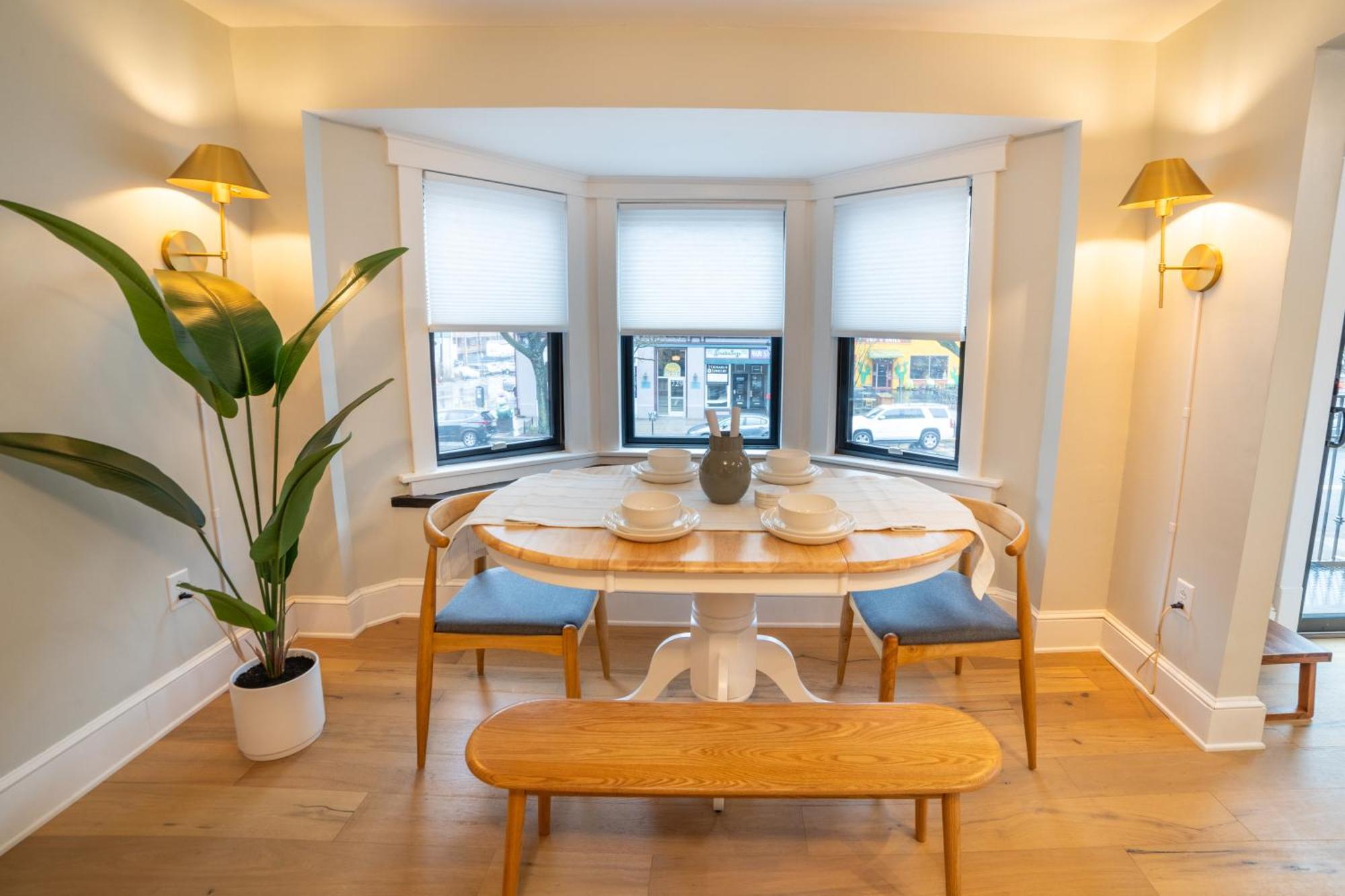 Prime Location On Main Street Apartment *