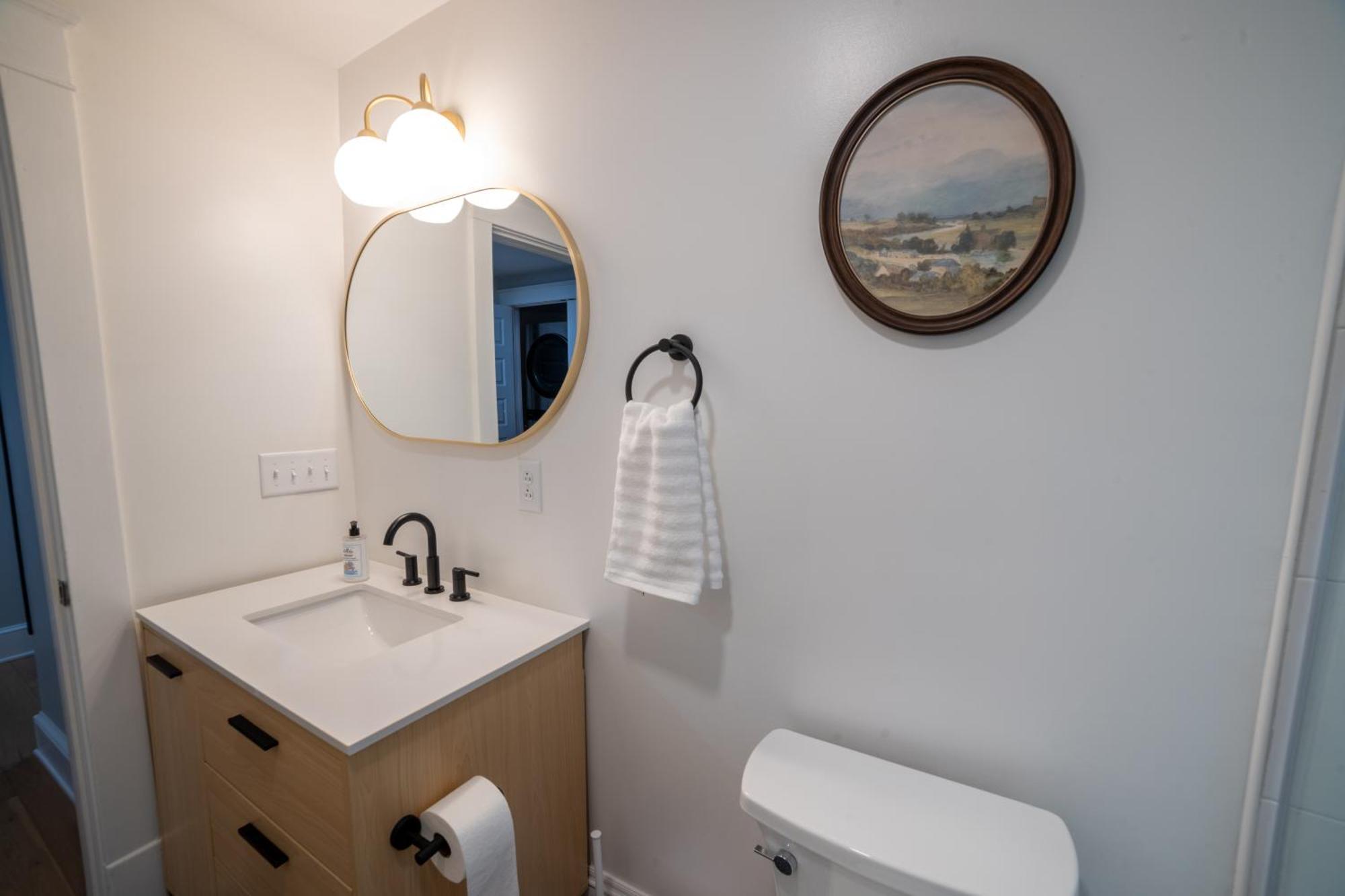 Apartment Prime Location On Main Street *